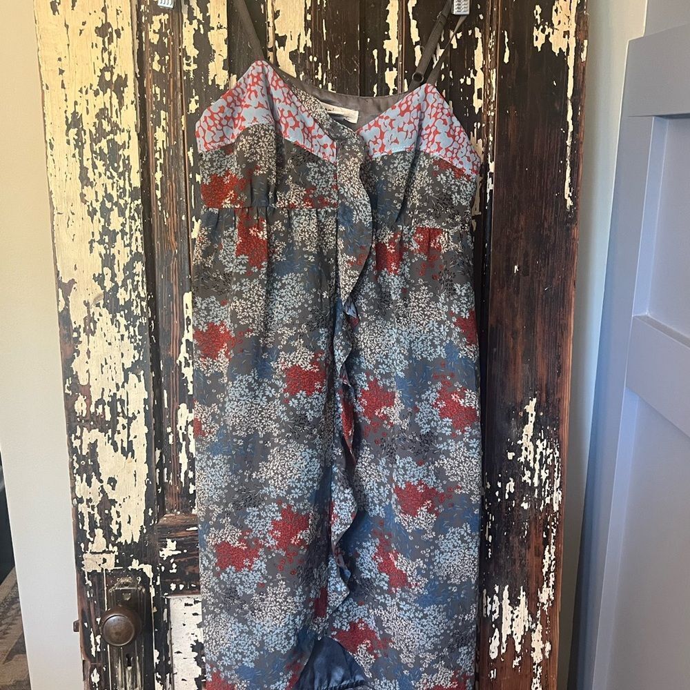 Kensie summer cute lightweight Floral Ruffle Dress in Red and Gray. Size small.